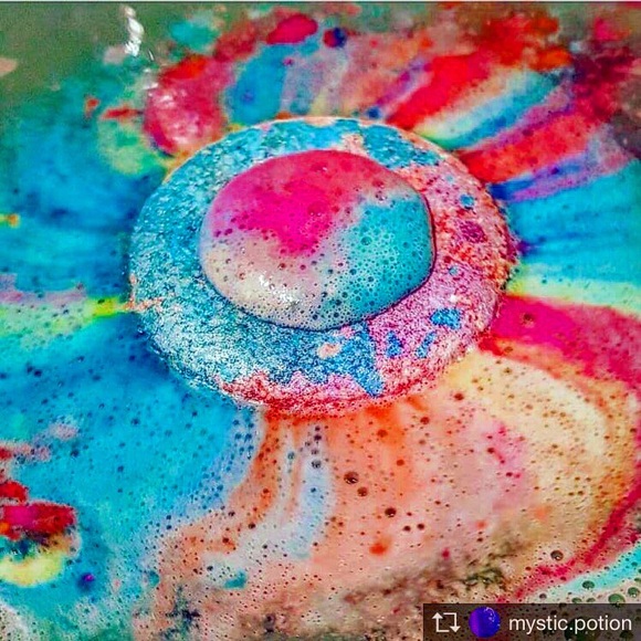 Rainbow donut bath bomb - Picture 2 of 3